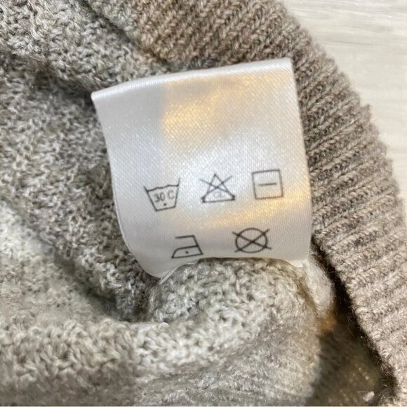 Kismet Casual V Neck Pullover Sweater in Neutral Grey Cream Colours - Picture 15 of 16